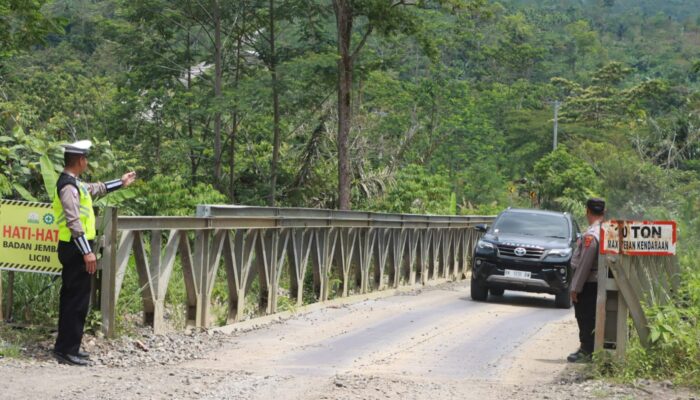 Personel Pam Ops Ketupat Seulawah Polres Lhokseumawe Siaga di Jalur Wisata Gunung Salak