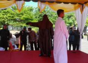 Enam Terpidana Melanggar Qanun Syari’ah Aceh Dicambuk