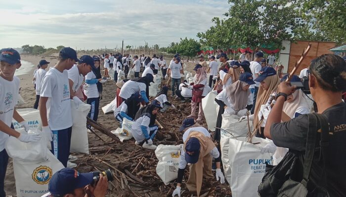 PIM Gelar Coastal Clean Up, Kumpulkan 5 Ribu Kg Sampah di Pantai Seroja