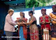 Bandi “Apai Janggut” Tokoh Masyarakat Adat Dayak Iban Sungai Utik Meraih Penghargaan Gulbenkian Prize for Humanity ke-4 di Portugal