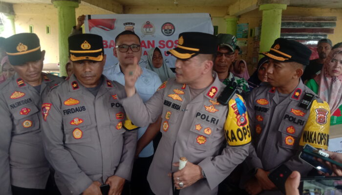 Kapolres Aceh Utara Salurkan Bantuan Untuk Korban Angin Puting Beliung di Cot Girek