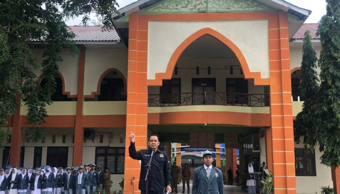 Tantawi Jadi Pembina Upacara Bendera di SMA Negeri 1 Lhokseumawe