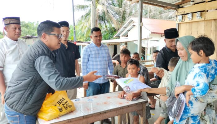 Haji Uma Bantu Seragam Sekolah Untuk Anak Korban Kebakaran di Aceh Singkil