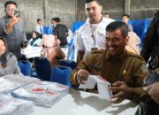 A Hanan Tinjau Penyortiran dan Pelipatan Surat Suara di Gudang Logistik Pemilu KIP Lhokseumawe