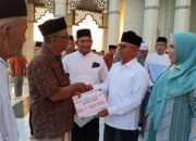 Pj Bupati Aceh Jaya Serahkan Santunan Pada Memperingati Malam Nuzulul Qur’an