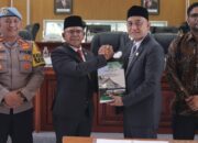 Pj. Bupati Aceh Jaya Pimpin Rapat Paripurna Ke-X Masa Persidangan III Tahun Sidang 2023-2024 APBK Aceh Jaya Tahun Anggaran 2023