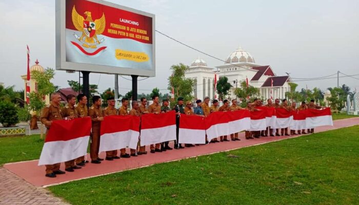 Pj Bupati Aceh Utara Serahkan 10 Juta Bendera Merah Putih