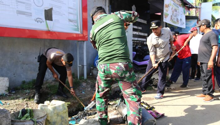 Tanggulangi Masalah Sampah, Pj Walikota Lhokseumawe Bagikan Plastik Hitam Besar, dan 16 Ton Sampah Pusong Baru Diangkut Dari Pusong Baru