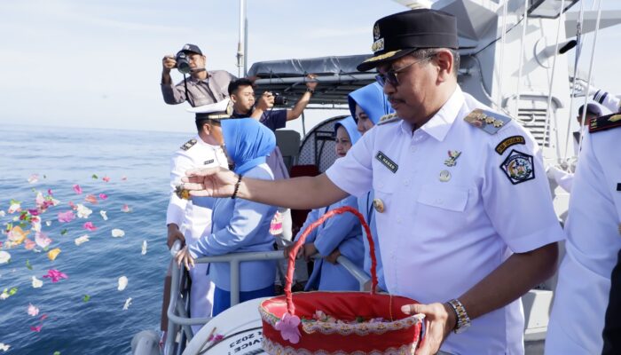 Pj Wali Kota Lhokseumawe hadiri Upacara Tabur Bunga Meriahkan HUT TNI AL ke-79 di Lhokseumawe