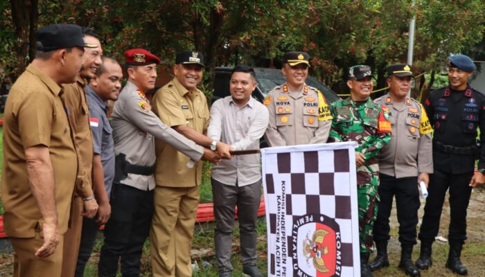 Pamatwil Polda Aceh bersama Pj. Bupati dan Kapolres Aceh Timur Lepas Pendistribusian Logistik Pilkada