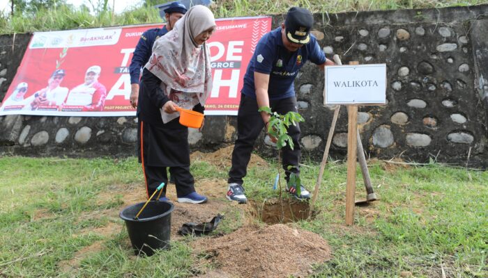 Program Tahiroe Aceh, Pj Wali Kota dan Forkopimda Lhokseumawe Lakukan Tanam Pohon