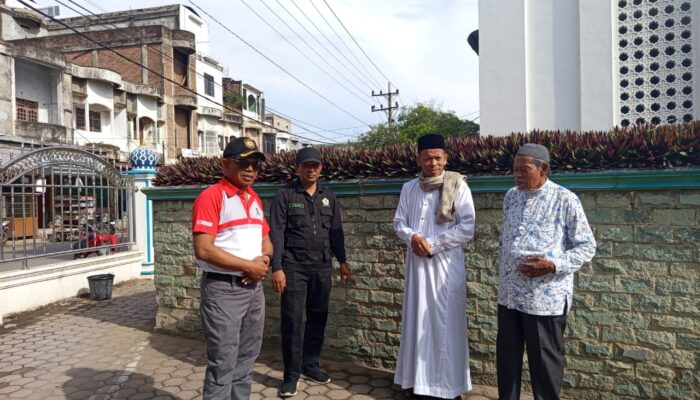 Dr. A. Murtala,M.Si Sekda Aceh Utara Pantau langsung kegiatan pembersihan sejumlah masjid di Aceh Utara