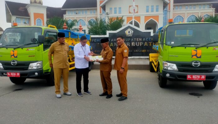 Bupati Aceh Utara Terima 2 Unit Mobil Tangki dan Hasil Pembangunan 1.177 Unit Septik Tank Senilai Lebih Rp.30 M